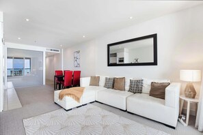 TV, offices - Ocean View 1BR Private balcony OAKS PIER (Glenelg)
