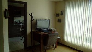 A room with a desk, a chair, a computer, and a window with blinds. - Private Apartment in Quito's Best Neighborhood (Quito)
