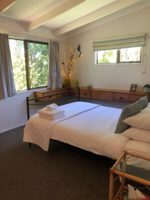 3 bedrooms, iron/ironing board, travel cot, free WiFi