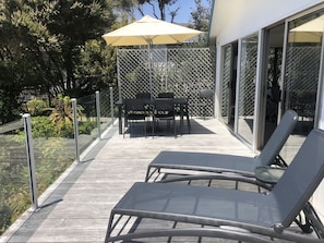 Outdoor dining - Tiromoana - An ideal base with unsurpassed views (Russell)