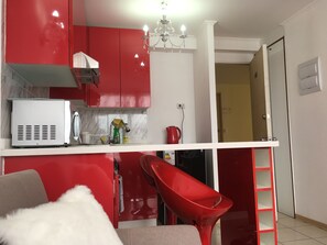 Refrigerador, horno, tostadora