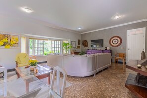 Smart TV, fireplace, table tennis, stereo - Cozy refuge in the Serra de Itaipava mountains (Petropolis)