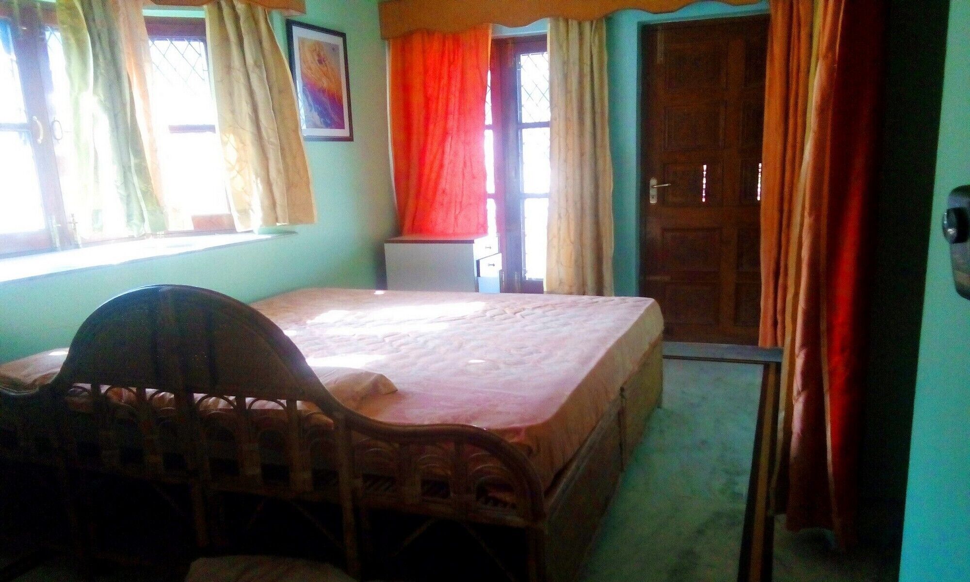 Room near Canal Road