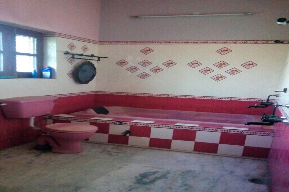 Room near Canal Road