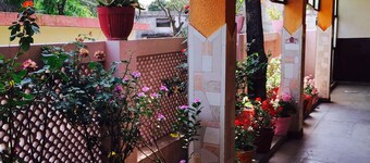 Jasmine Residency Studio Rooms for 12 to stay in most serenic part of Dehradun