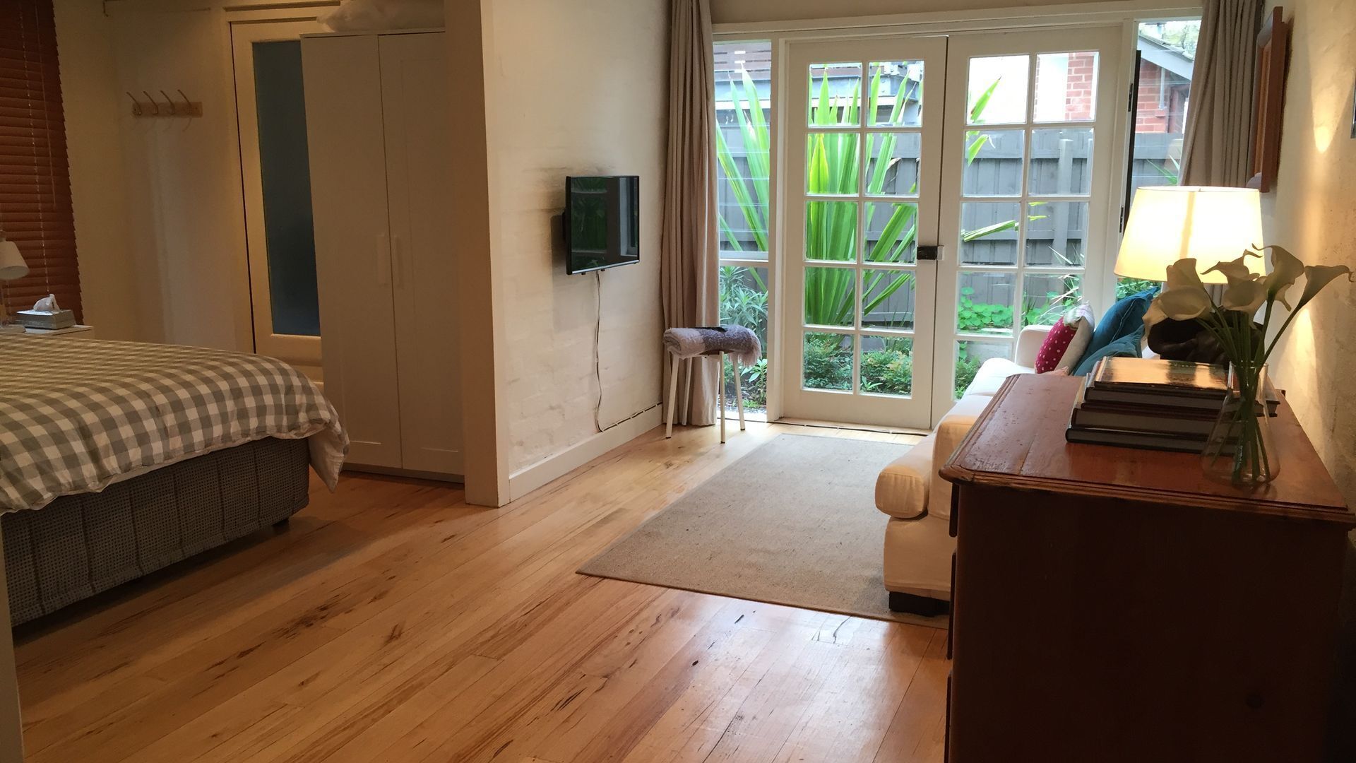 Garden Cottage St Kilda — image 2