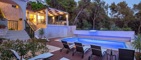 Piscine extérieure, piscine chauffée