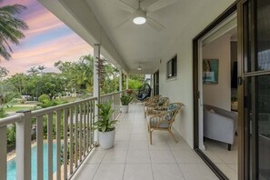 Terrace/patio - Seascape Holidays Apartments at Tropical Reef (Douglas)