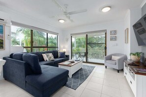 Living area - Seascape Holidays Apartments at Tropical Reef (Douglas)