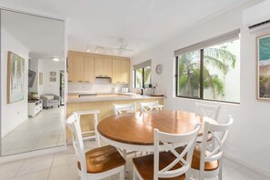 Microwave, oven, stovetop, dishwasher - Seascape Holidays Apartments at Tropical Reef (Douglas)