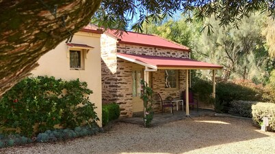Ideal location to explore historic Strathalbyn, Wineries, good food and scenery