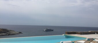 Villa Frear I with infinity pool