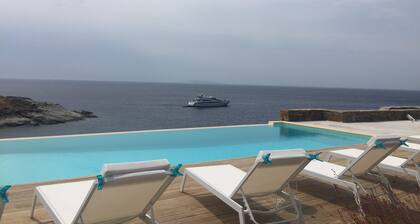 Villa Frear I with infinity pool