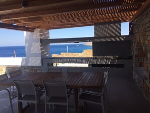 تناول الطعام بالخارج