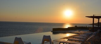 Villa aan het water 1 met overloopzwembad