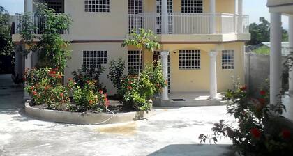 Souvenir House: 24h elect, AC, Wifi, TV-Kabel, Sicherheitsbeamte