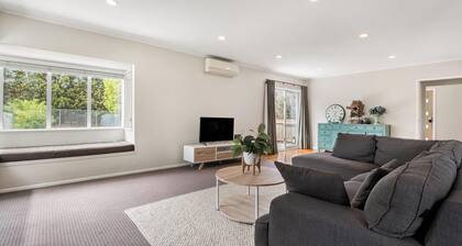 Kiwi lifestyle at home quiet, spacious on 1ha of land