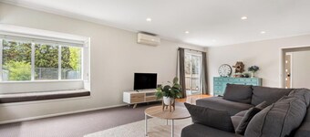 Kiwi lifestyle at home quiet, spacious on 1ha of land