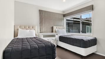 4 bedrooms, desk, iron/ironing board, WiFi