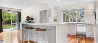 Kiwi lifestyle at home quiet, spacious on 1ha of land