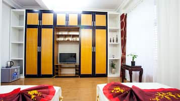 1 bedroom, iron/ironing board, internet, bed sheets