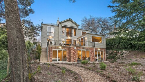 Lakes Edge - Absolute Luxury on Lake Daylesford for up to 12 guests