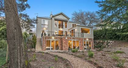 Lakes Edge - Absolute Luxury on Lake Daylesford for up to 12 guests