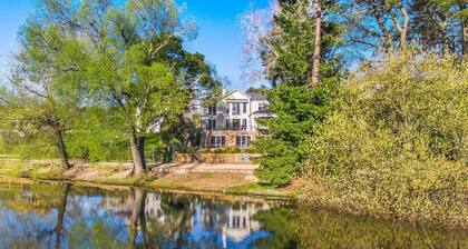 Lakes Edge - Absolute Luxury on Lake Daylesford for up to 12 guests