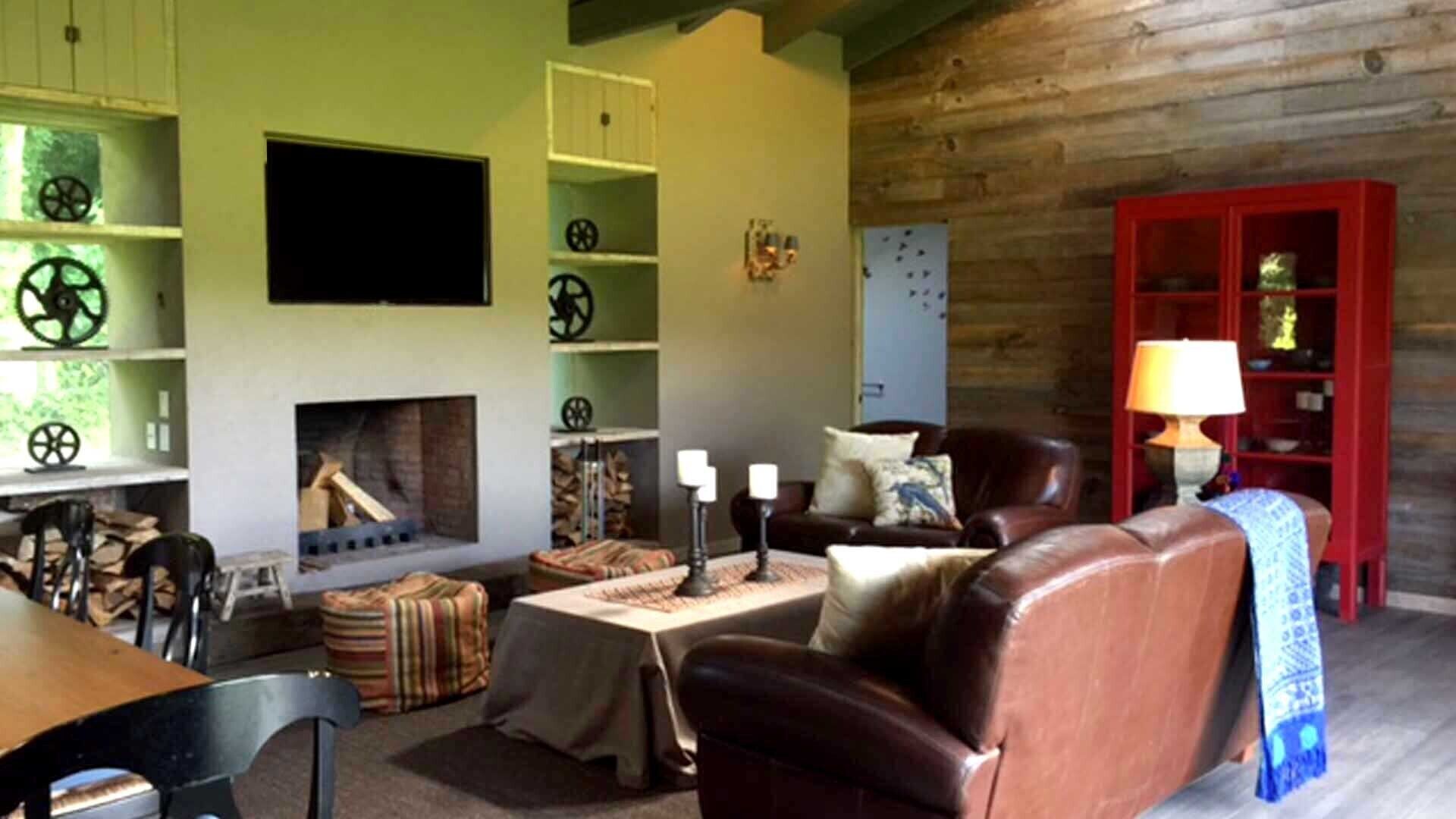 Splendid and elegant country cottage in the middle of a forest