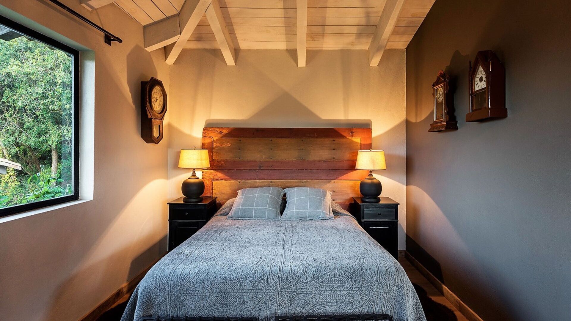 Splendid and elegant country cottage in the middle of a forest