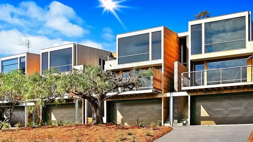 Long Point Living - Fantastic Water Views