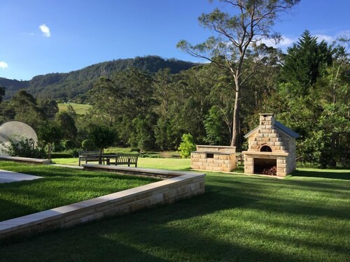 Garden Hill Wellness Sandstone Retreat: Gardens/Heated Pool/Massage/Tennis Court