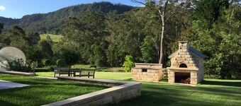 Garden Hill Wellness Sandstone Retreat: Gardens/Heated Pool/Massage/Tennis Court