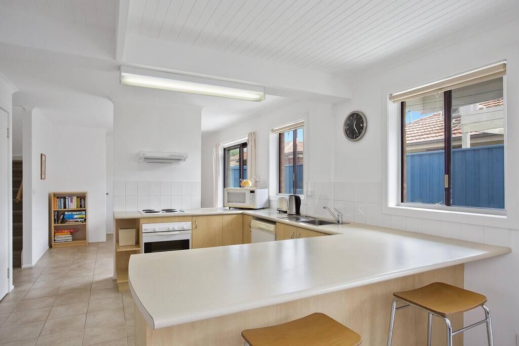 Fridge, stovetop, dishwasher, toaster