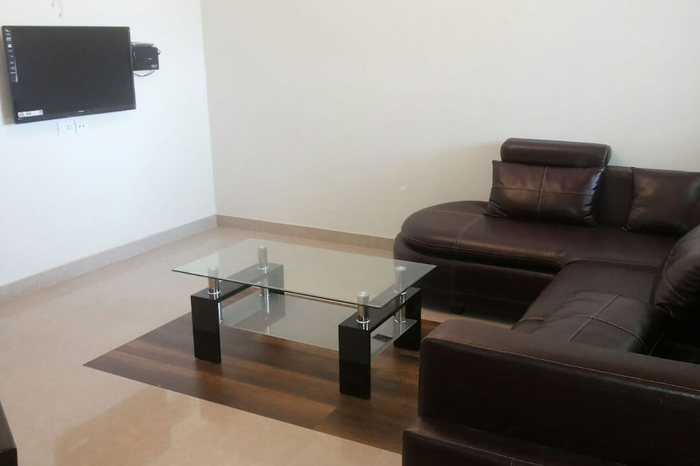 Furnished A/C Deluxe apartment in Hilite City