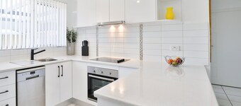 Spacious living, family & pet friendly, open courtyard, central loc.  Free Wi Fi