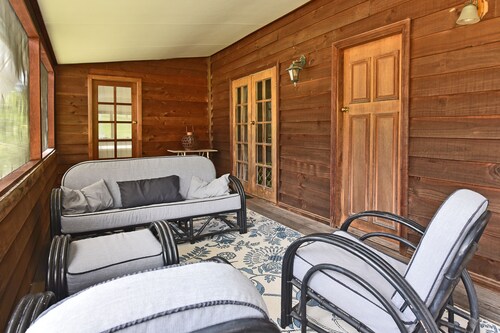 Newly Renovated! Family, Horse and Dog Friendly Getaway close to Pokolbin