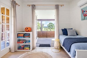 4 slaapkamers, een strijkplank/strijkijzer, reisbedje, wifi
