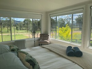 4 chambres, fer et planche à repasser, lit parapluie, Wi-Fi