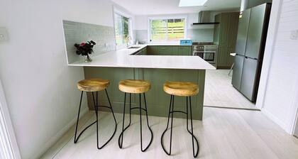 Newly Renovated with aircon throughout! Family, Horse and Dog Friendly Getaway