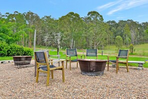 Property grounds - Newly Renovated with aircon throughout! Family, Horse and Dog Friendly Getaway (Congewai)