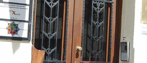 تفاصيل الفندق من الخارج