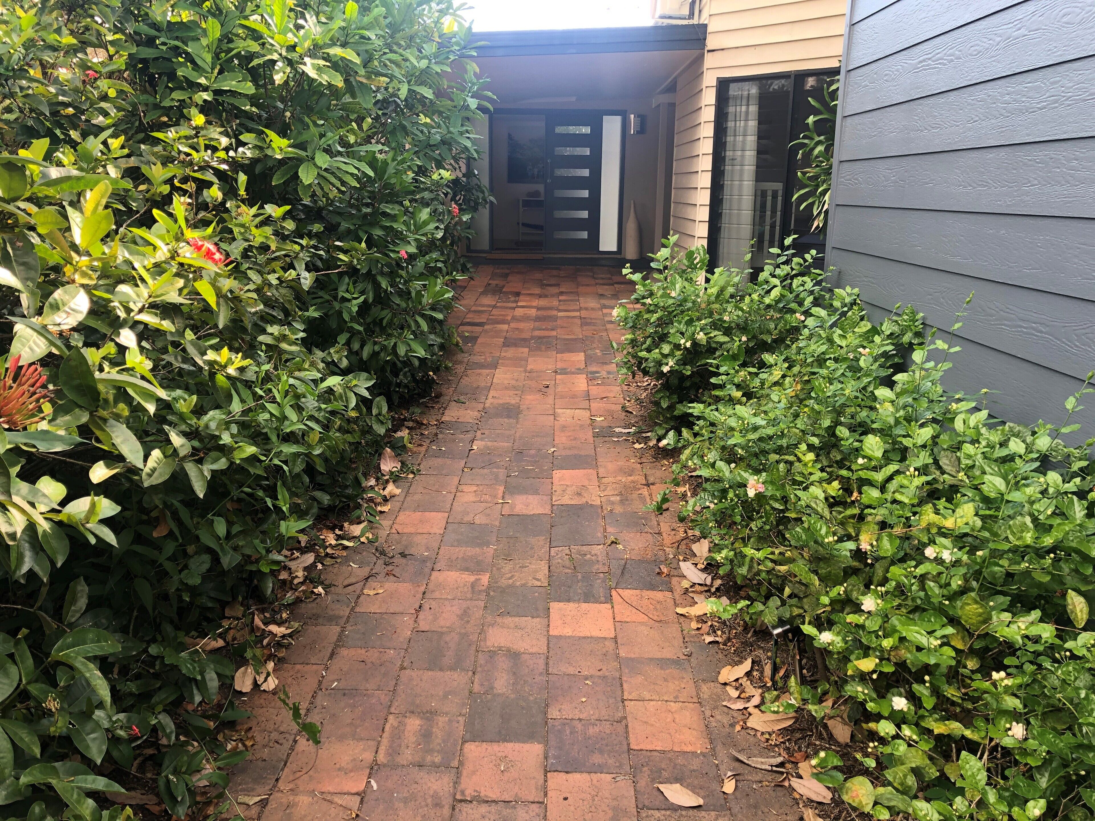 Sandcastle Retreat - Cairns Beaches — image 21