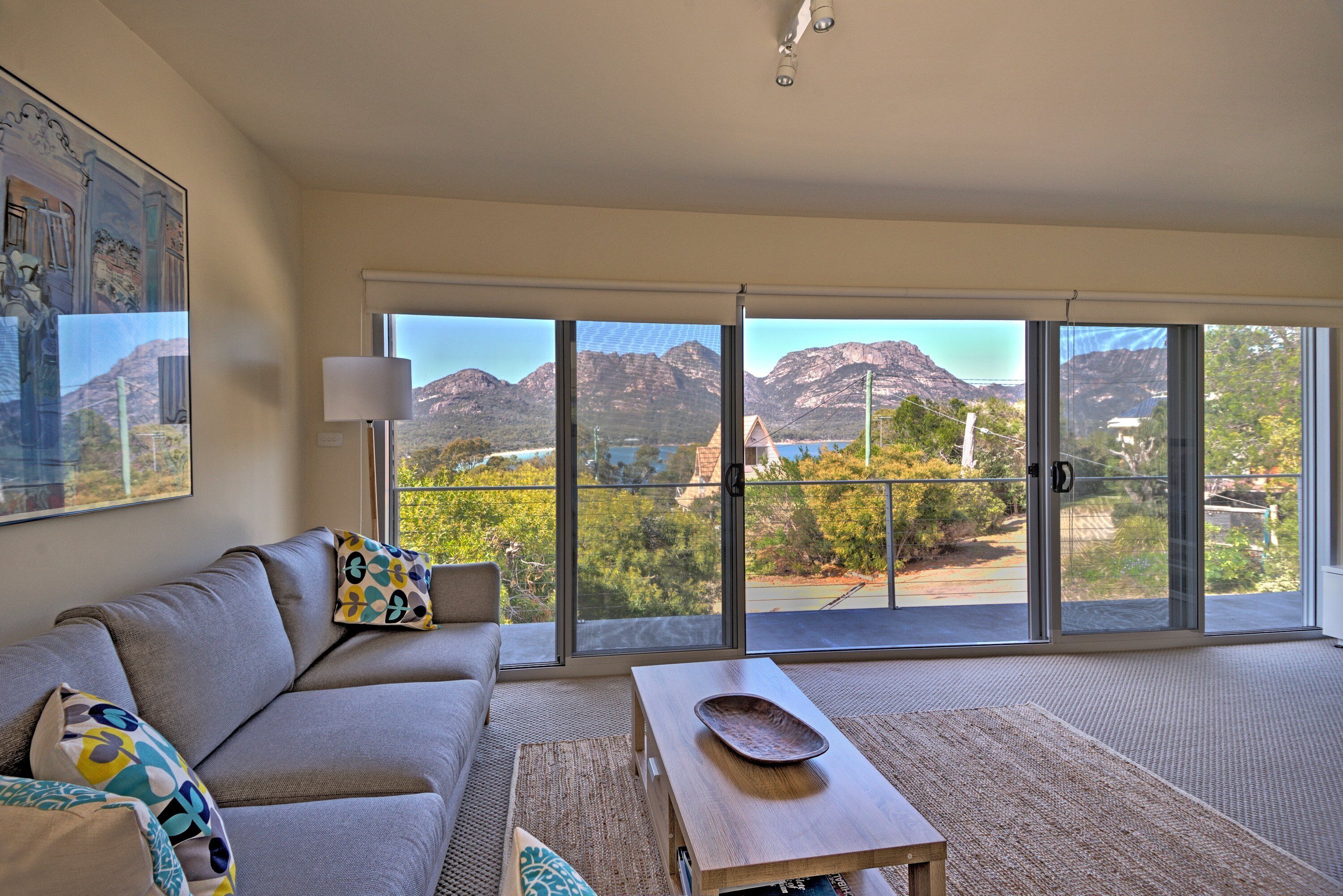 Stunning views, set on the edge of the Freycinet National Park. Fireplace & wifi