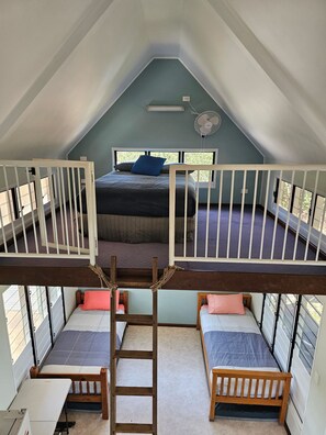 2 bedrooms, bed sheets - Kibara Beach House-great getaway, spa on front deck overlooking the water (Dundee Beach)