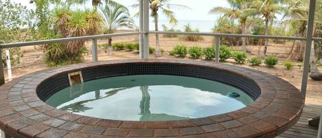 Bain à remous extérieur