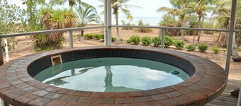 Kibara Beach House-great getaway, spa on front deck overlooking the water