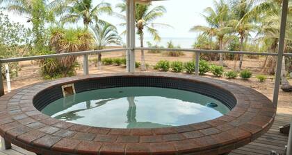 Kibara Beach House-great getaway, spa on front deck overlooking the water