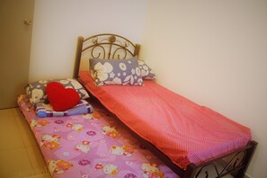 4 bedrooms, bed sheets