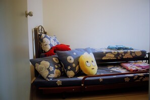 4 bedrooms, bed sheets